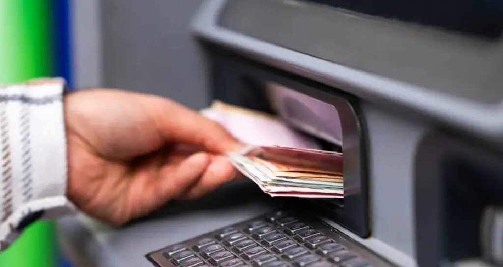 atmlerde yeni kisitlama basladi para yatirmak artik sorun olacak enIeCnNX