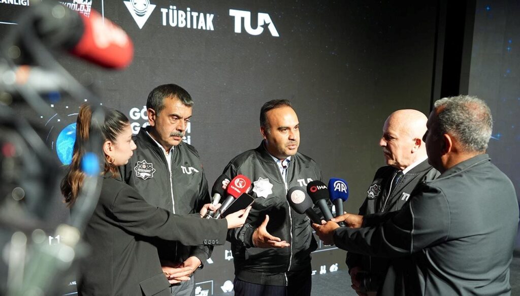 bakan kacir 2027de aya milli uzay aracimizla gidecegiz YxWiDtws