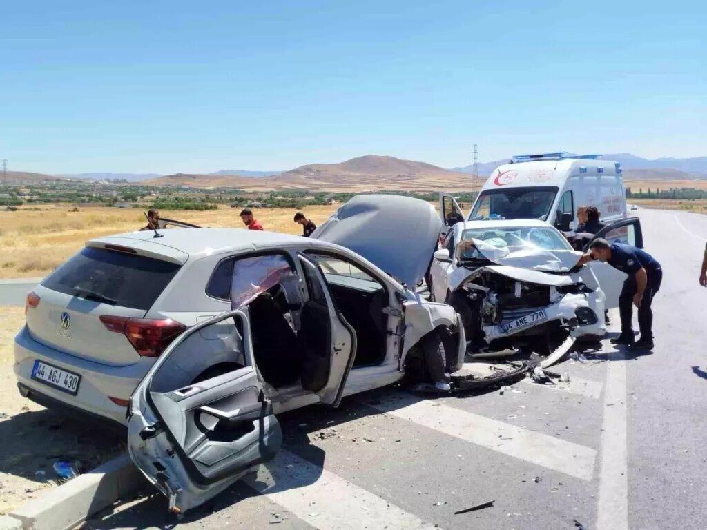 elazigda trafik kazasi 7 yarali Nqh8UsOE