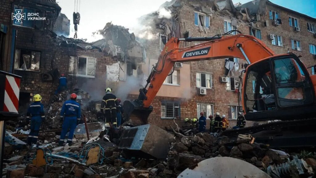 kieve duzenlenen saldirida 10 olu LhcHYblc