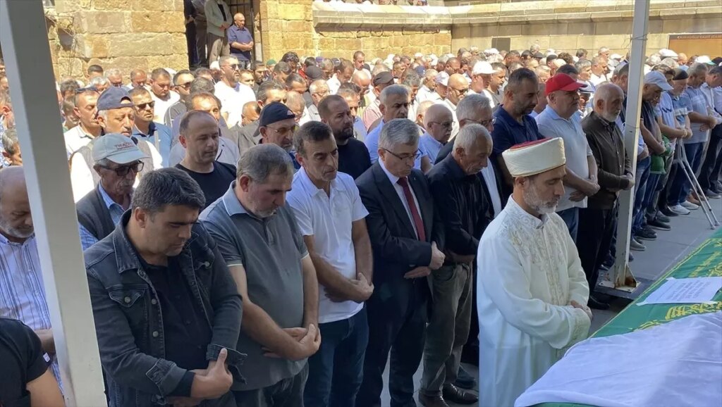 yerkoyde trafik kazasi hemsire derya balta hayatini kaybetti T53xmbHb