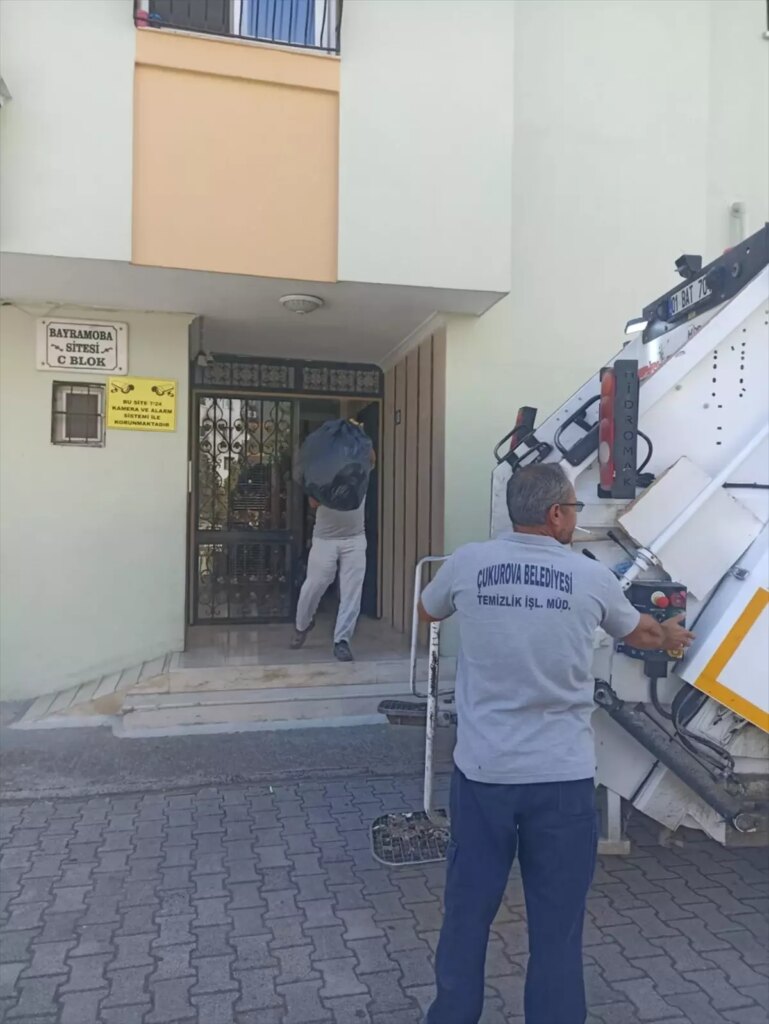 adanada copler icin iki kamyon temizlik G6np7aAW