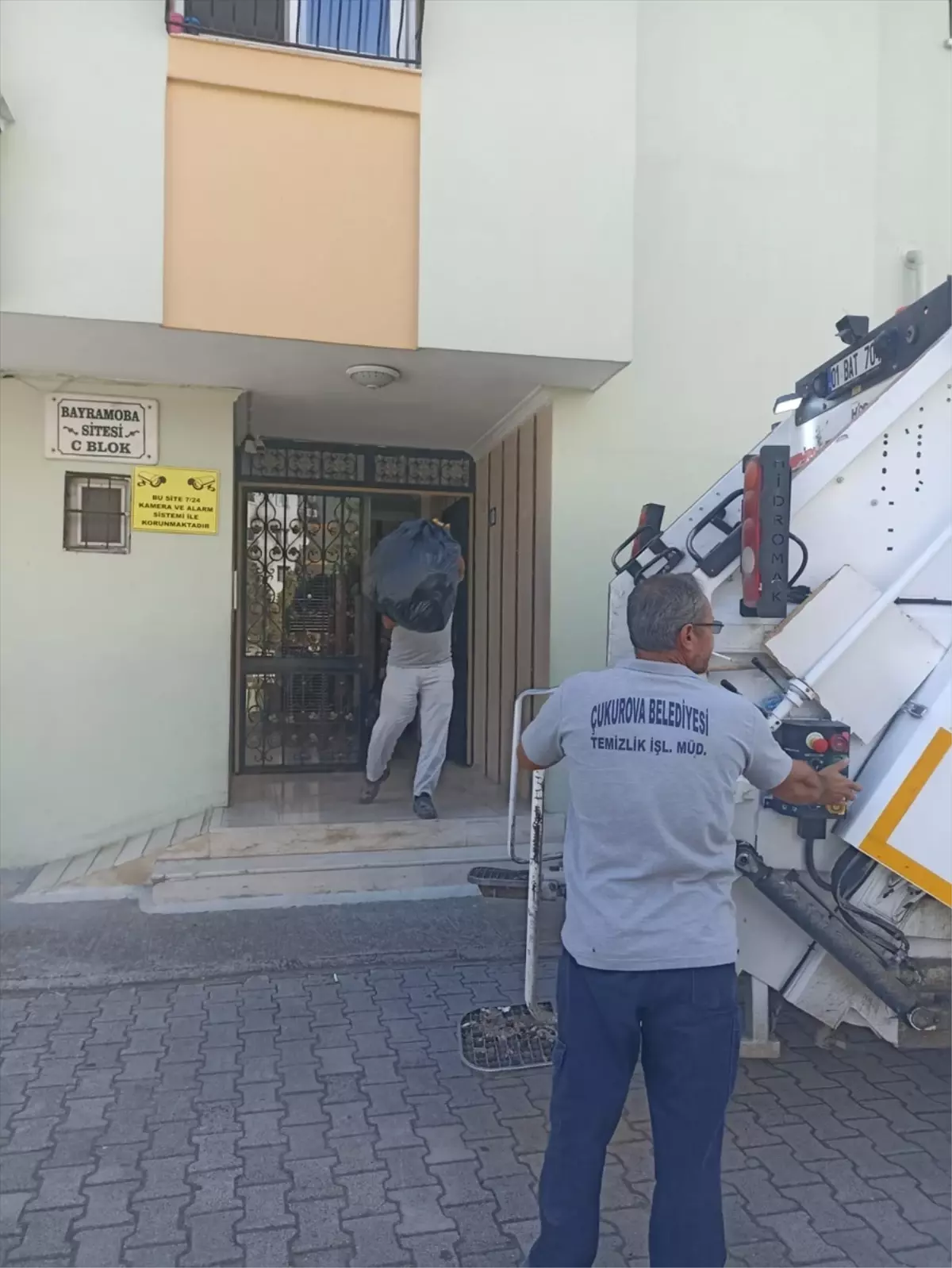 adanada copler icin iki kamyon temizlik G6np7aAW