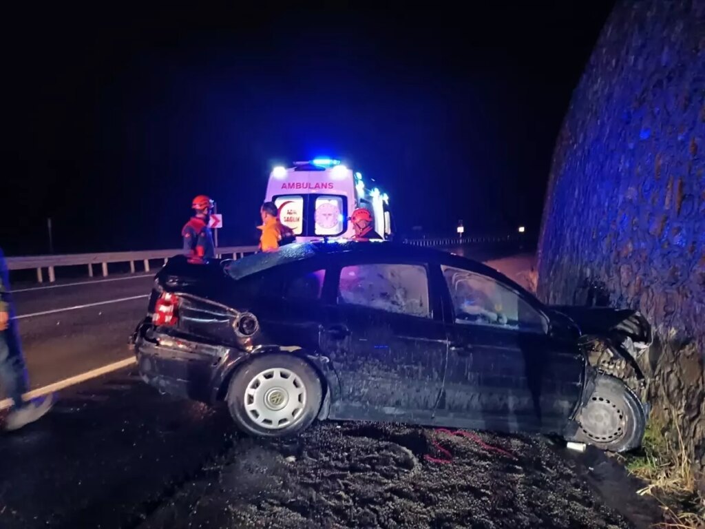 gumushanede trafik kazasi 3 yarali 5liC5Kkr