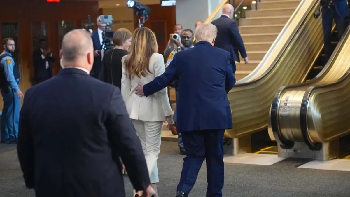 trumpin yuruyen merdiven kazasi mPkhQ6WT