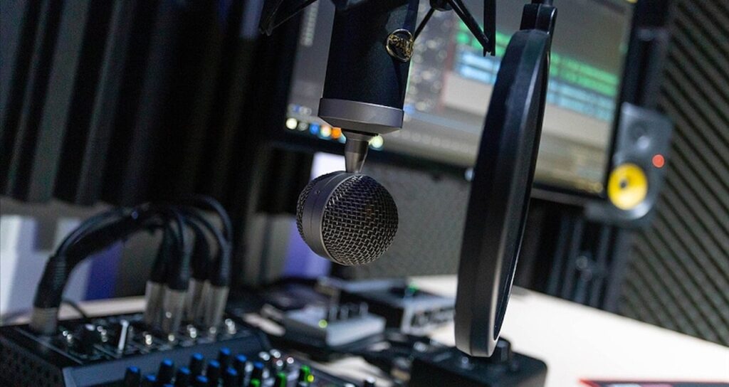 30 yillik radyo iflas etti borclarini odeyemedigi icin tamamen kapandi TypXBkX7.jpg