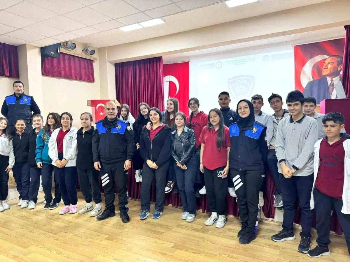 afyonkarahisarda lise ogrencilerine acil durum ve trafik egitimi 5p7LiyOr.jpg