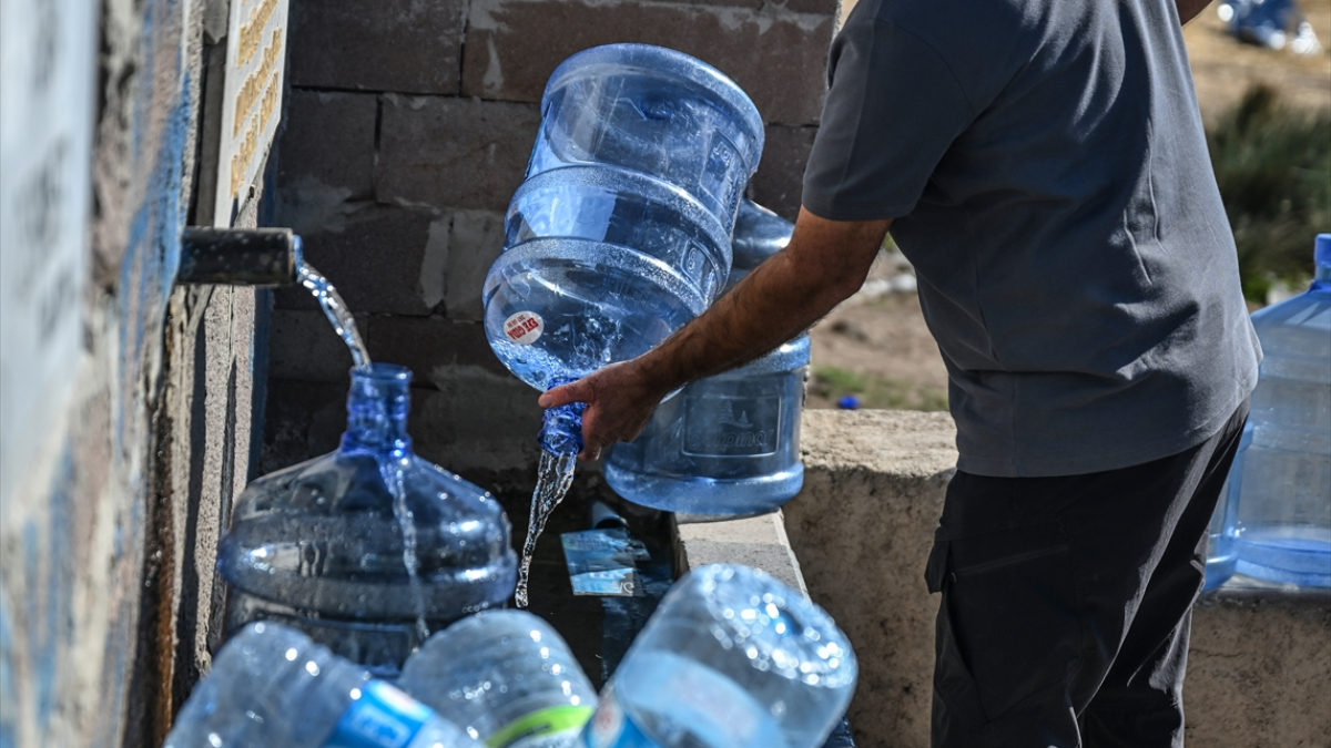 ankarada su kesintisi devam ediyor vatandaslar ellerinde bidonlarla cesmelere kostu h5gNxOZL