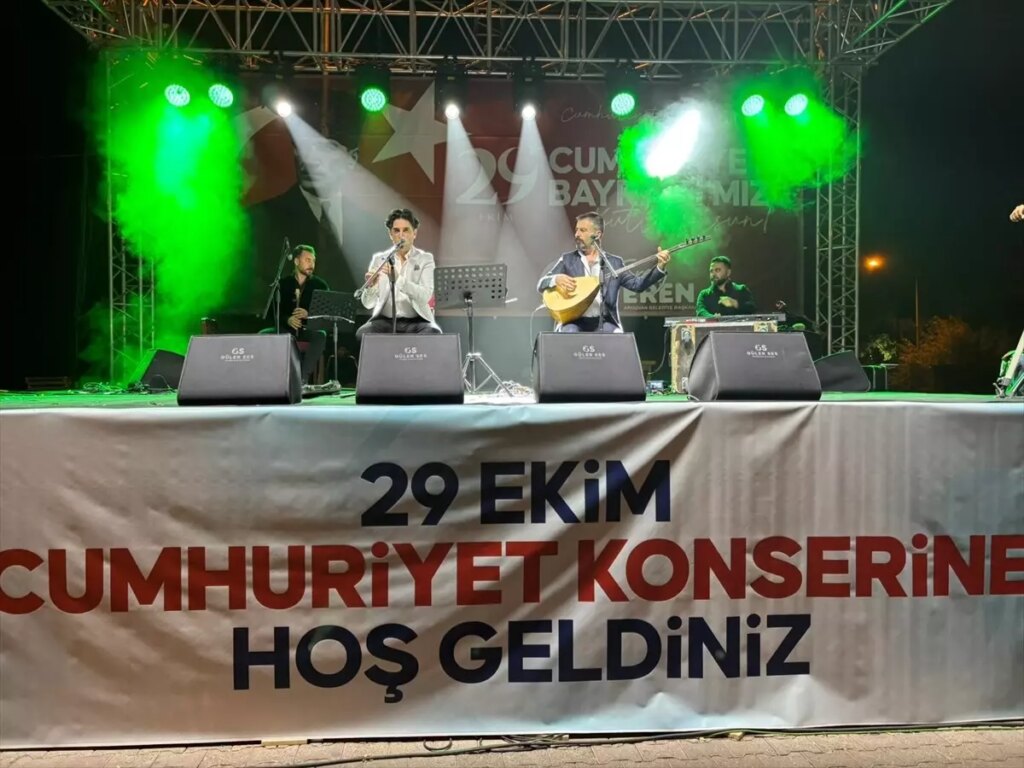 arguvanda cumhuriyet konseri duzenlendi KxEshxHp.jpg