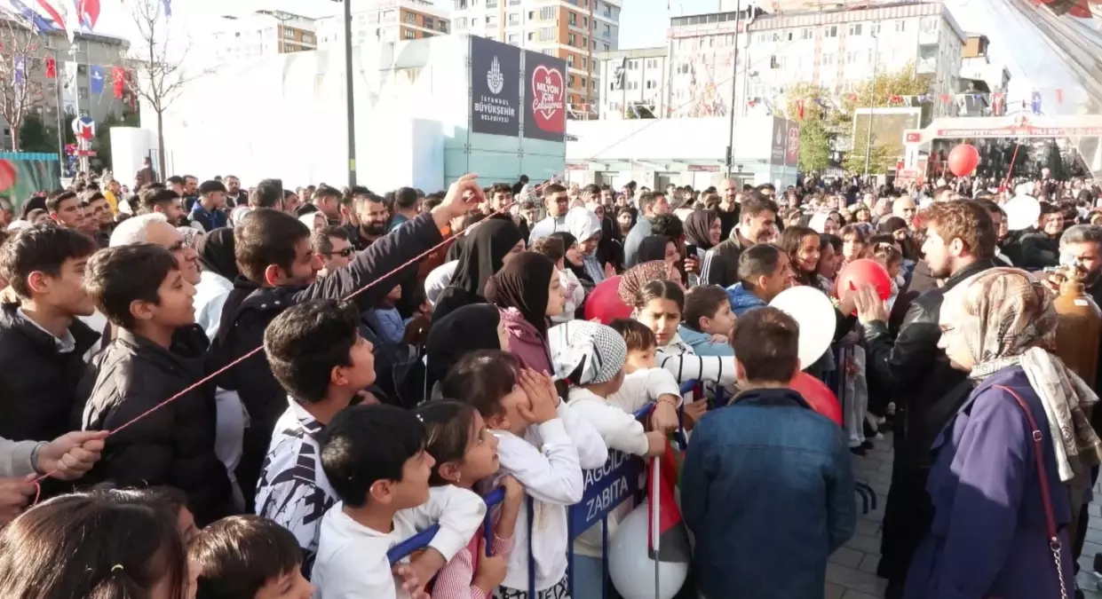 dunya kiz cocuklari gununde gazzeye destek balonlari gokyuzune birakildi erfGVzUP.jpg