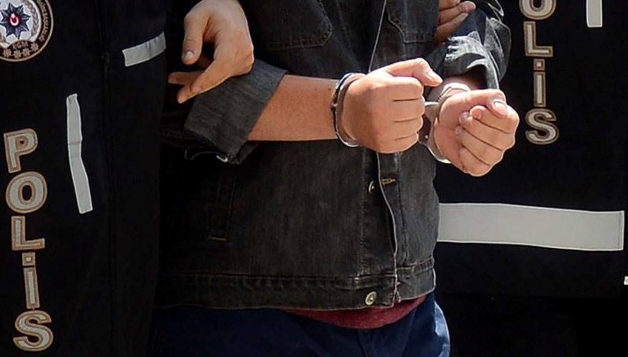 eski esine ve yanindaki kisiye bicakla saldirdi aysUP2Va