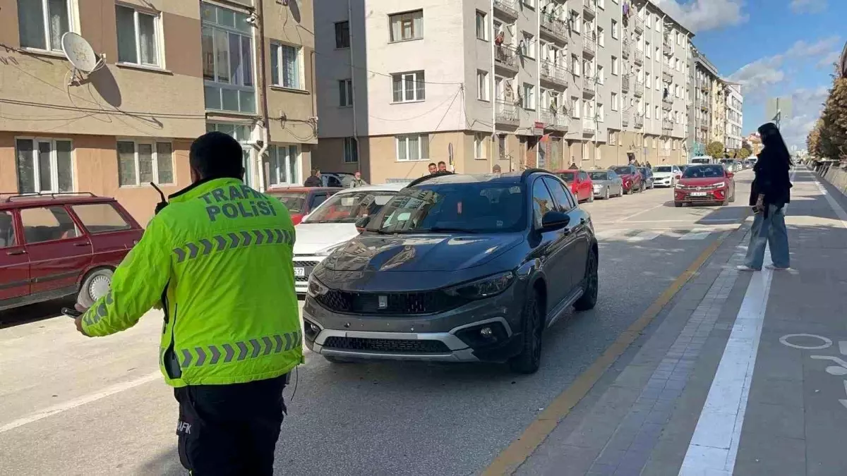 eskisehirde otomobilin carptigi yasli kadinin hayati tehlikesi var zE4PB1Cr.jpg