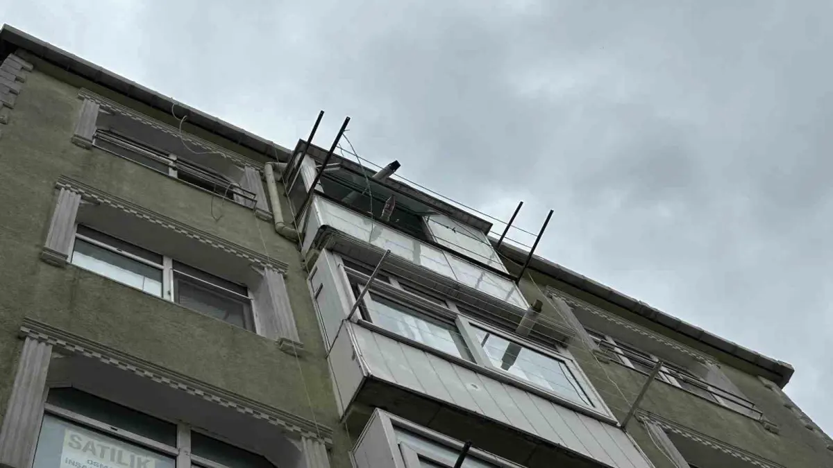 fatihte pencereden dusen kadin hayatini kaybetti xWGDJOGx