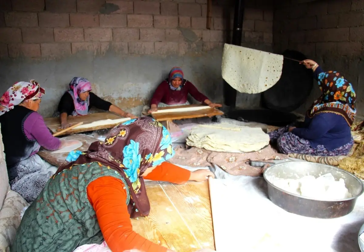 kahramanmarasta kadinlar kis ekmegi icin imece usulu bir araya geliyor qVaBVJb6.jpg