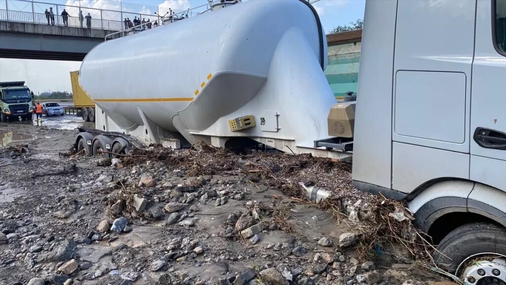 payas gecisi yeniden acildi JrAZ4gUx.jpg