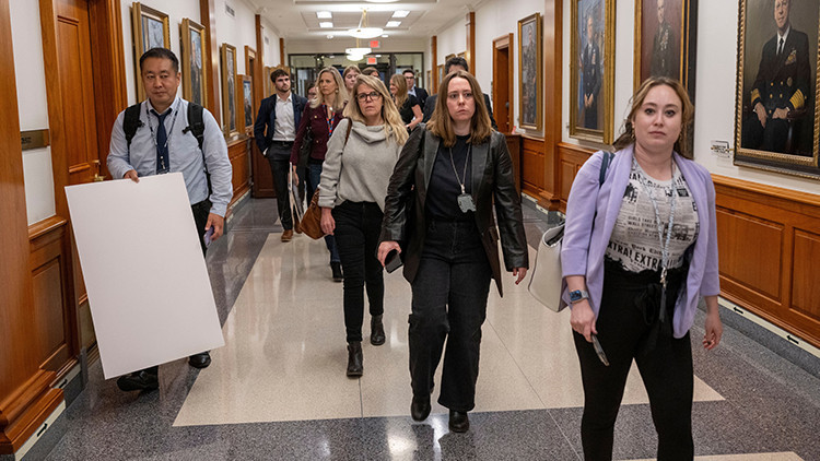 pentagonda kriz gazeteciler ayaklandi Ibd4JPx4.jpg