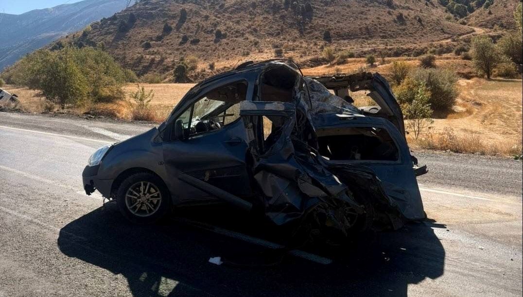 tatvanda trafik kazasi 2 yarali ey2xPSbG