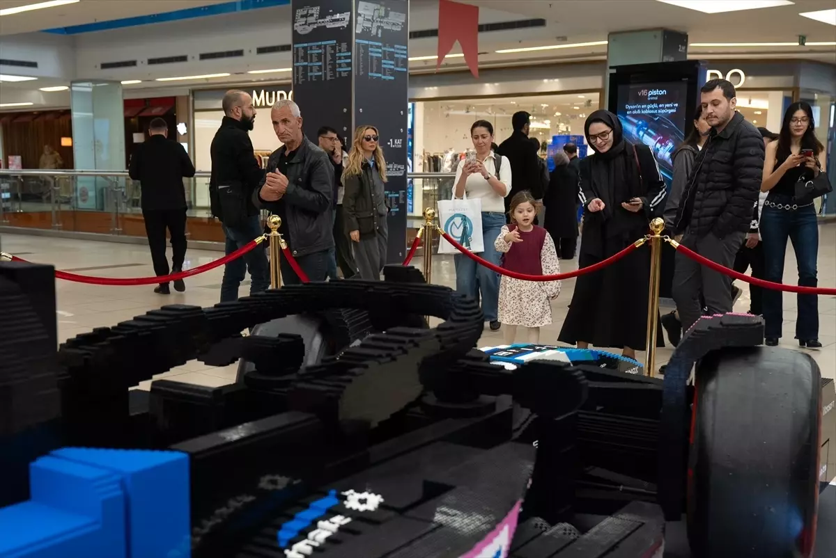 400 bin lego parcasiyla yapilan formula 1 araci ankarada sergileniyor Iq5BdDPJ.jpg