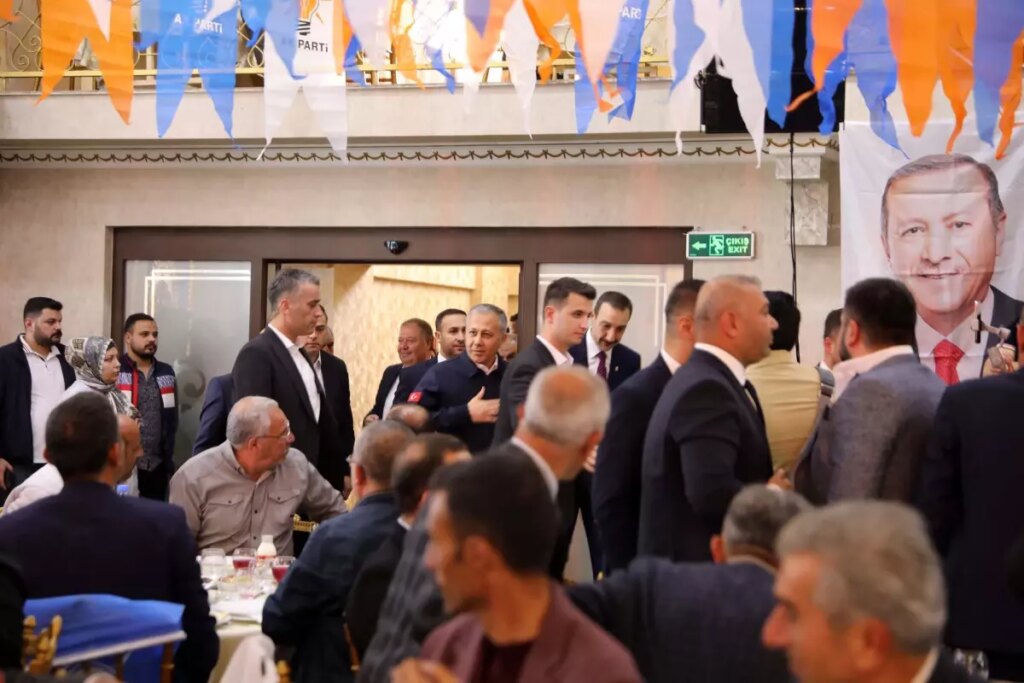 bakan yerlikaya 8 araliktan bugune geri donus yapan suriyeli sayisi 550 bin f8I1AugR.jpg