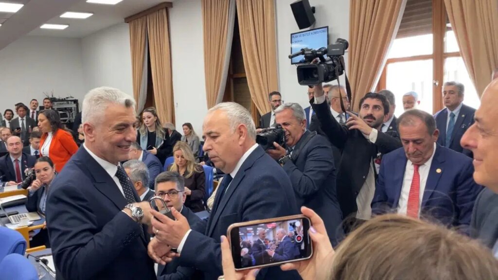 chpli vekillerden bakan bolata kepenk kapatma ve uyusturucuyla mucadele tepkisi ef6AuJ1j.jpg