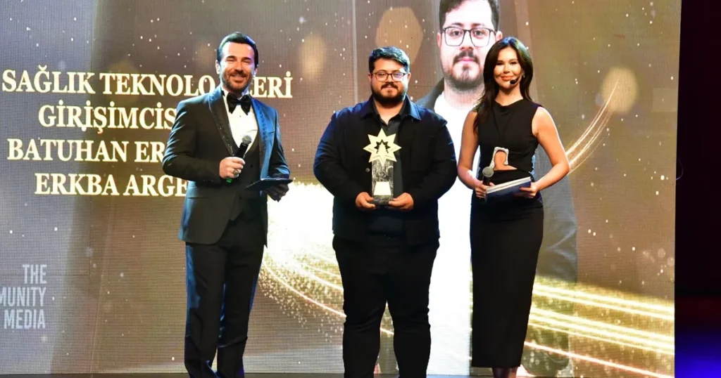 gebze bilisim vadisindeki erkbaya kristal cam odulu faULFM5C.webp