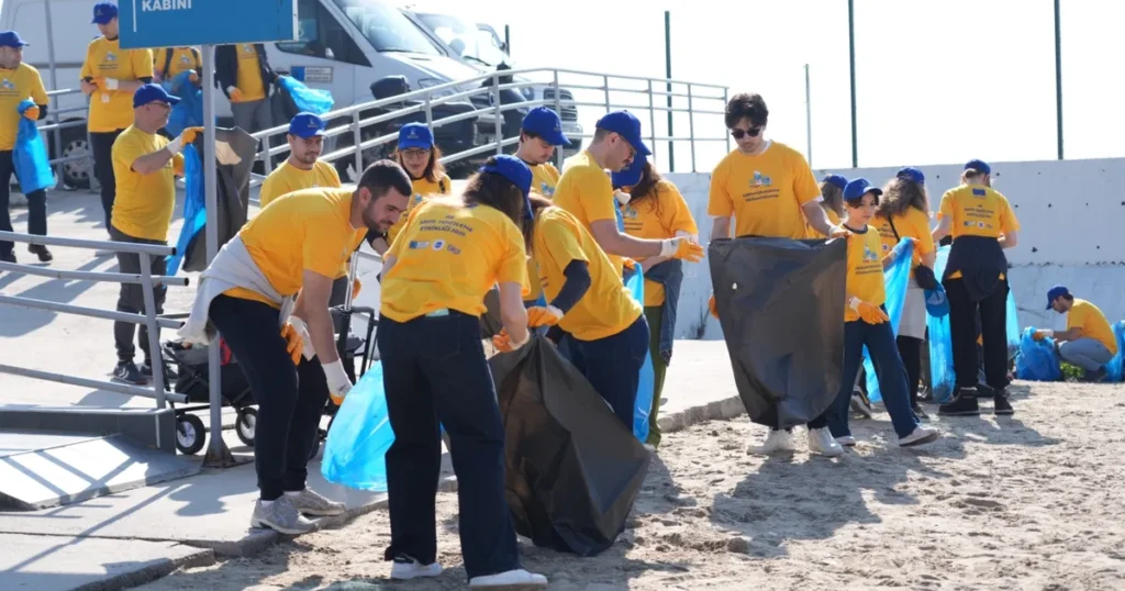 kadikoyde sahil temizligi uBy1MdqX.webp