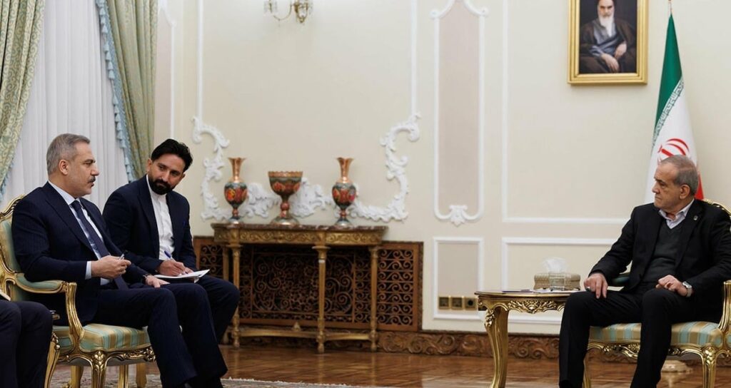 Hakan Fidan İran Cumhurbaşkanı ile görüştü