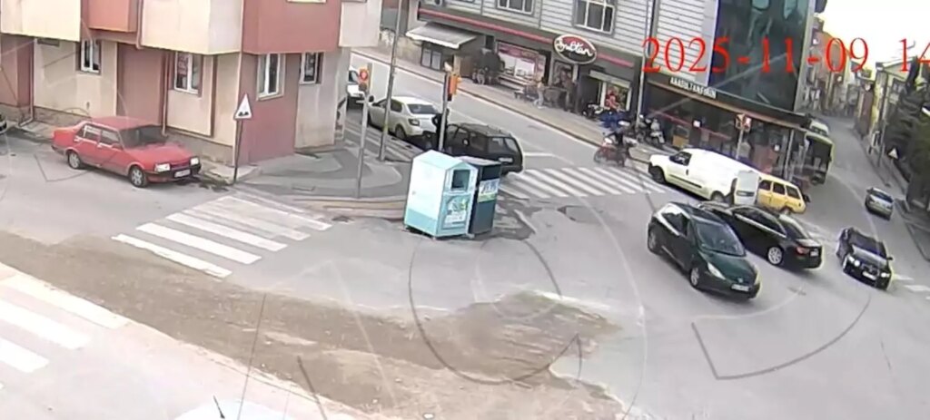 Kütahya’da kuryeye yaya geçidinde otomobil çarptı