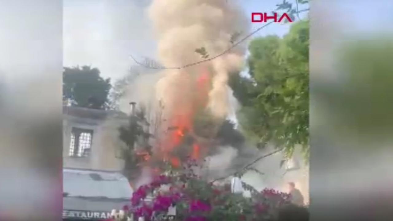 Sultanahmet Meydanı’nda bir restoranda yangın